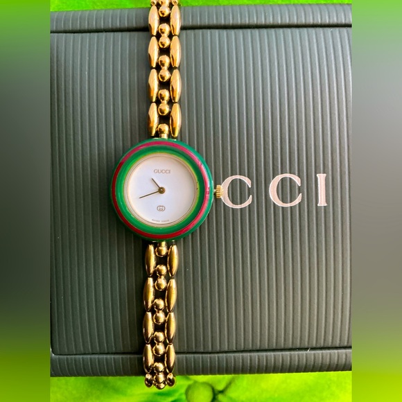 Beautiful DRESSY GUCCI watch w/ change bezels 💚❤️🖤💙🤍💛🧡 - Picture 9 of 12